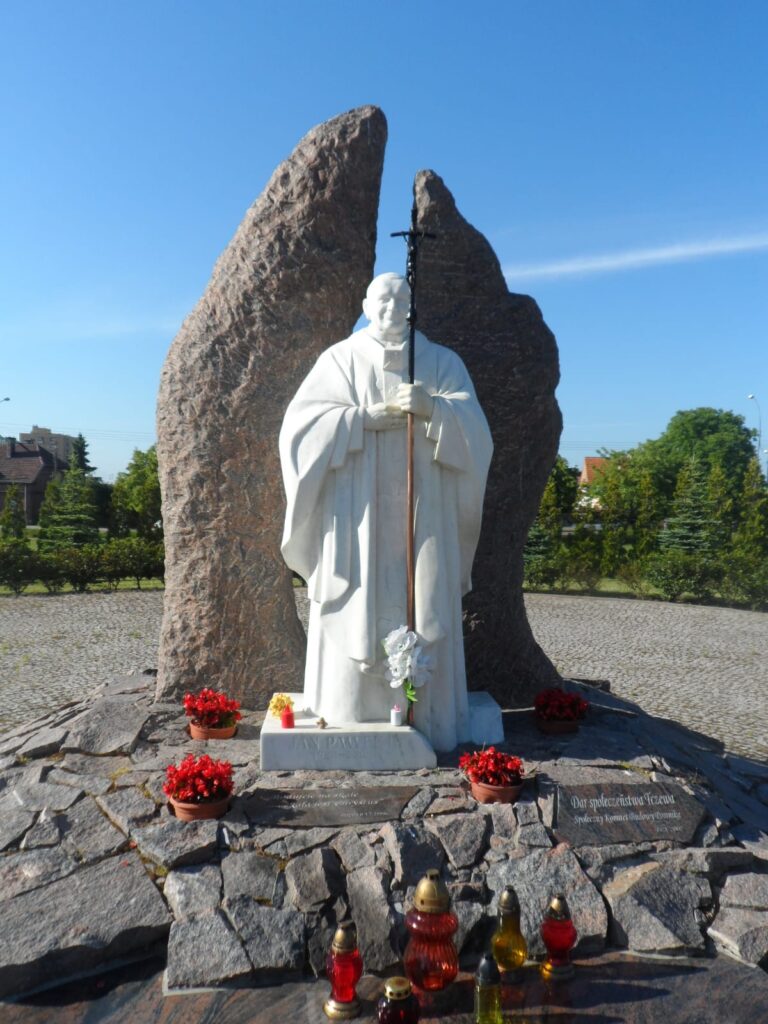 Jan Paweł II pomnik kamienny