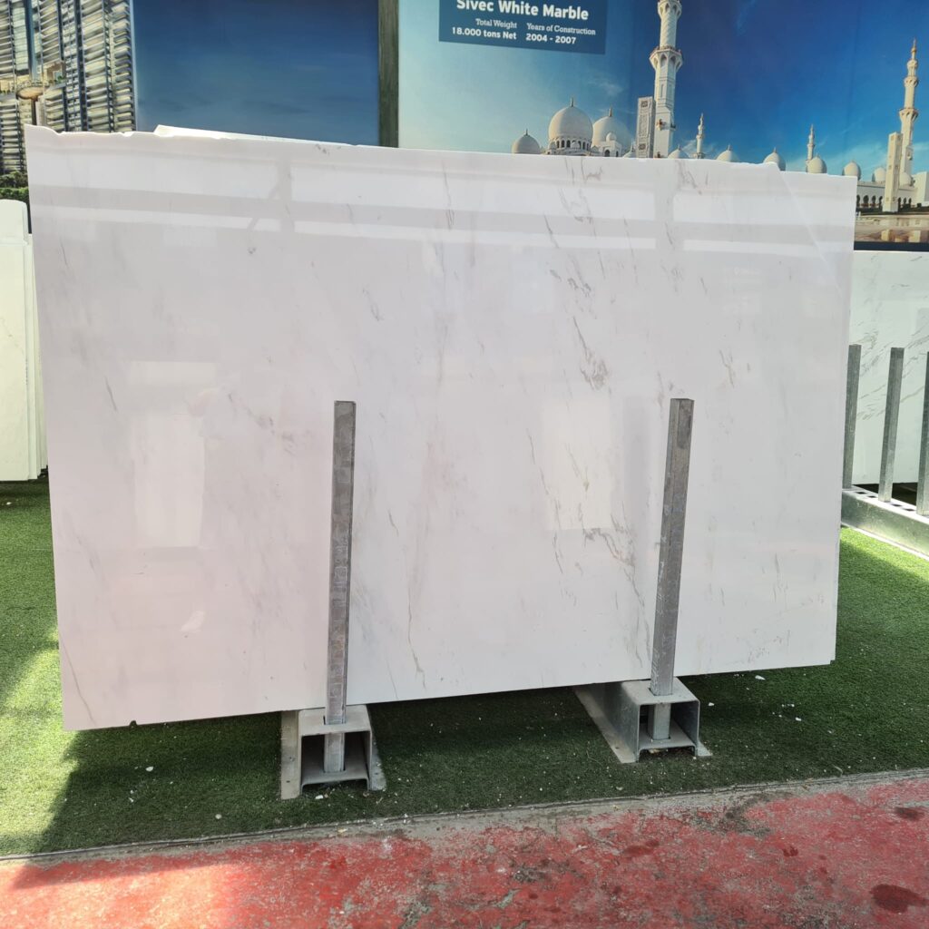 stos płyt kamiennych